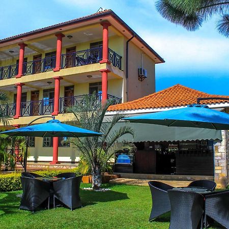 Rosemary Courts Bed & Breakfast Entebbe Dış mekan fotoğraf