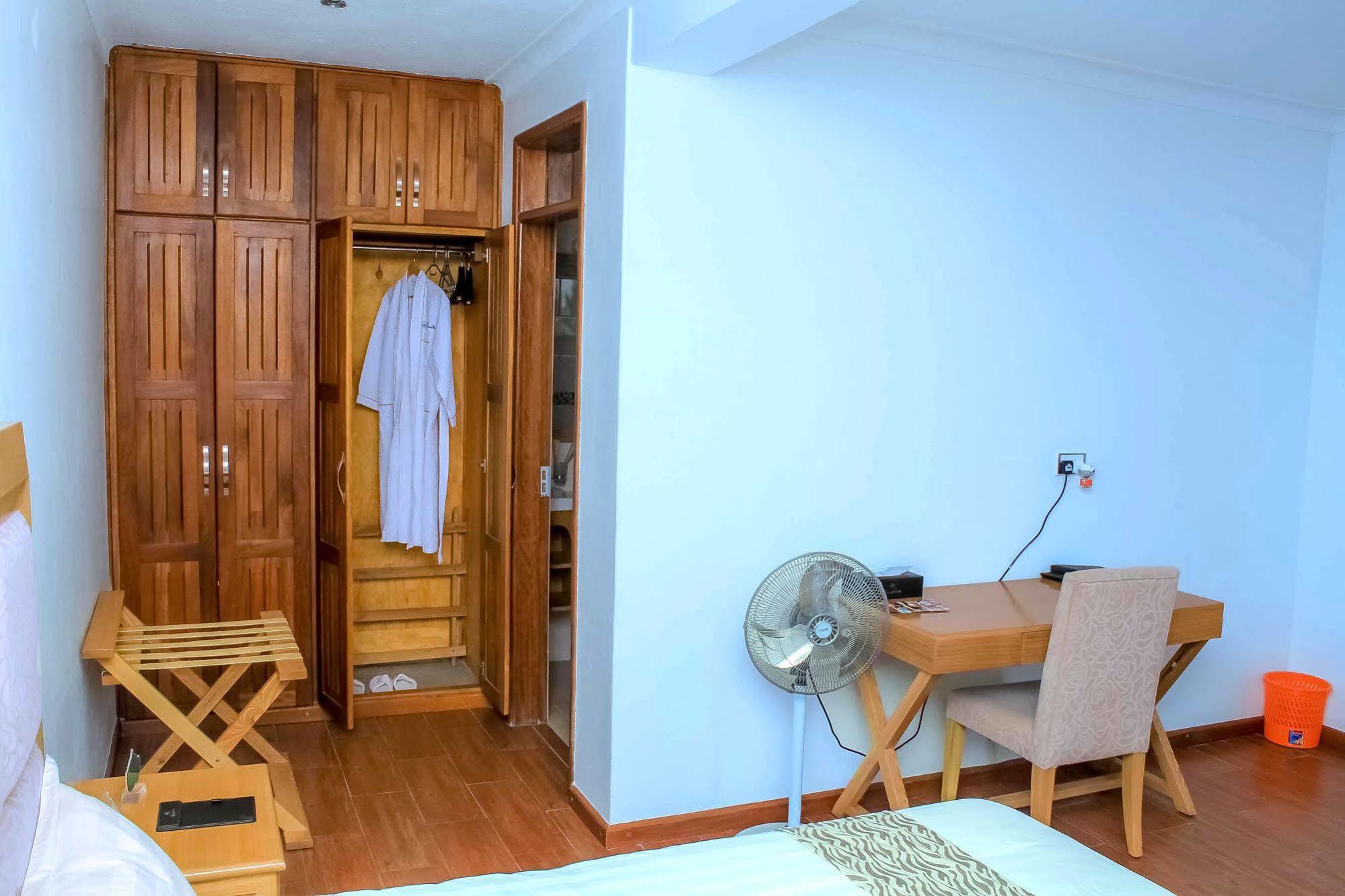 Rosemary Courts Bed & Breakfast Entebbe Dış mekan fotoğraf