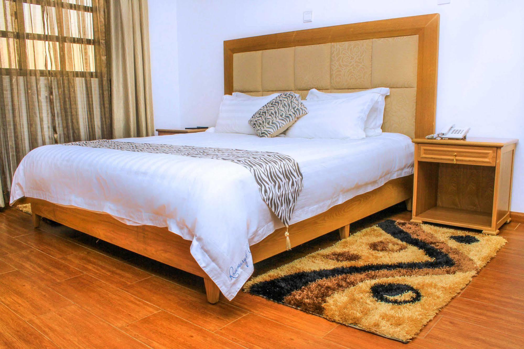 Rosemary Courts Bed & Breakfast Entebbe Dış mekan fotoğraf