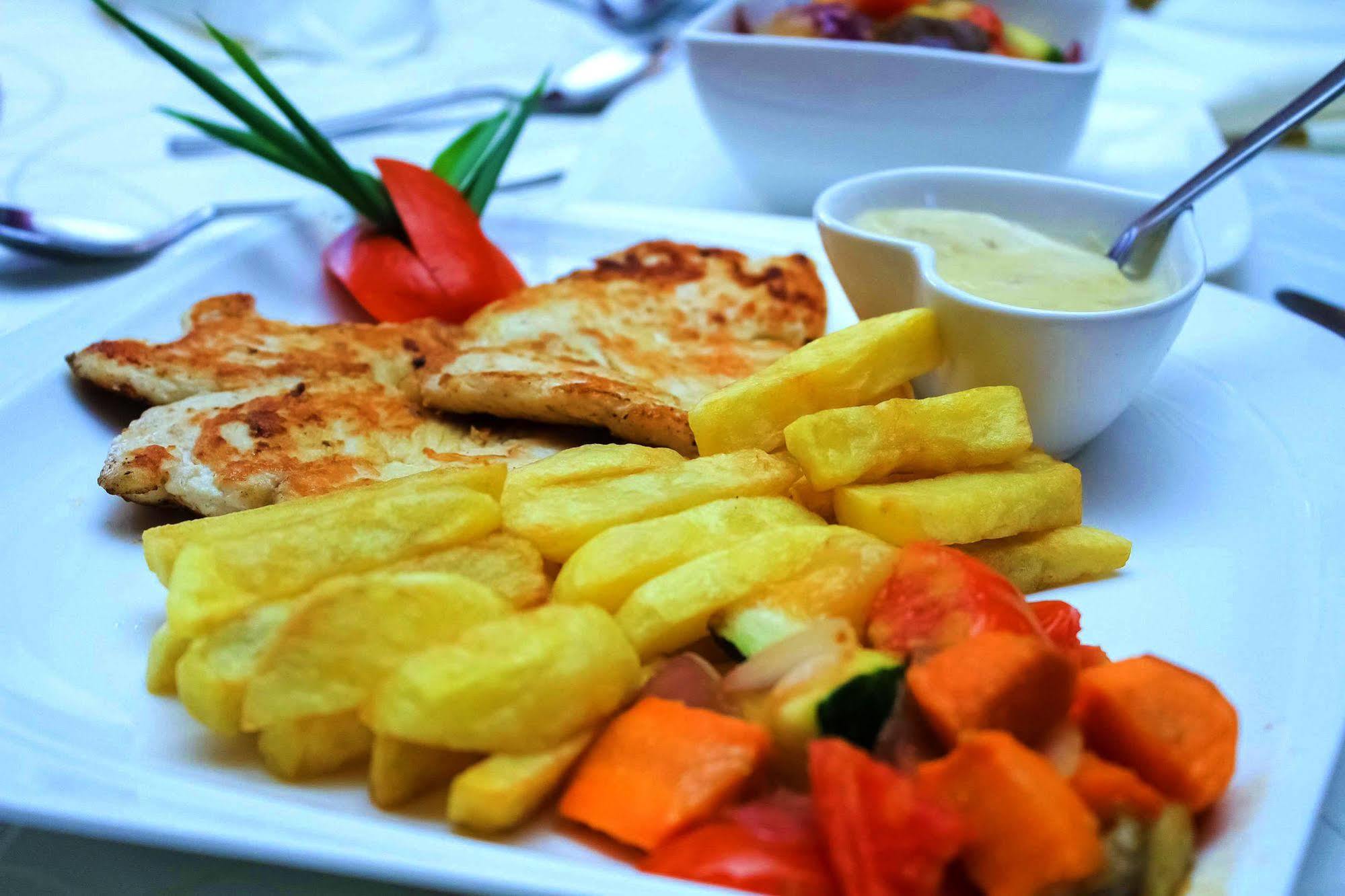 Rosemary Courts Bed & Breakfast Entebbe Dış mekan fotoğraf